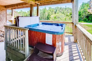 Surf-or-Sound-Realty-Islander-897-Hot-Tub