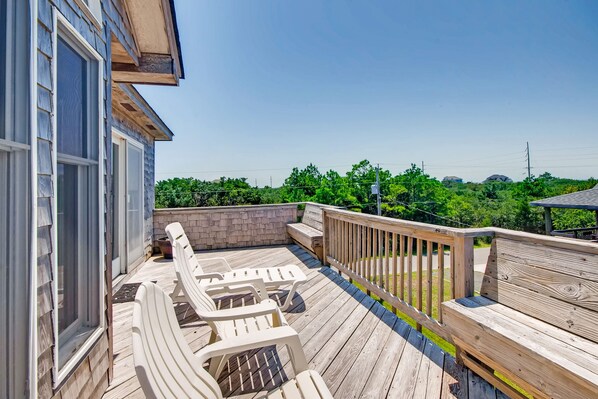 Beach access is just at the end of this quiet street in south Salvo, and there is nothing finer than relaxing on one of the decks amidst the sea breeze and salt air.