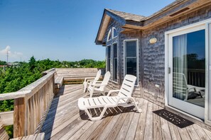 Unwind to the sounds of the ocean on the expansive top deck with panoramic views.