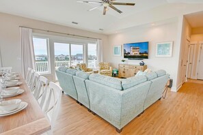 Surf-or-Sound-Realty-Ocean's-10-903-Great-Room-2