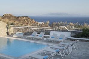 Outdoor Pool-Sunbeds-Sea View