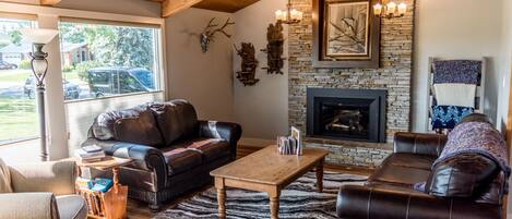 Front Living Room with Gas Fireplace 