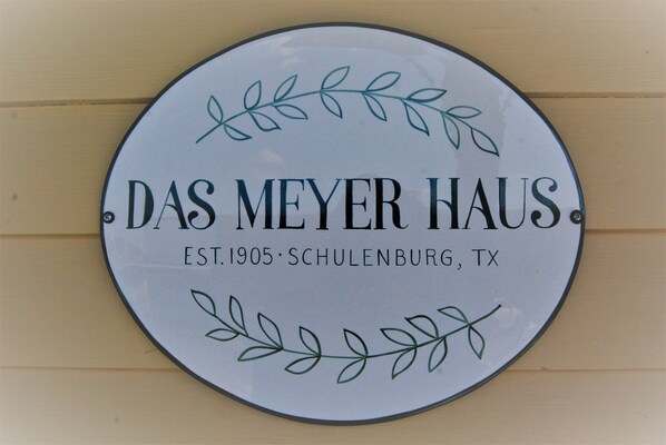 Das Meyer Haus - Handpainted sign from Italy