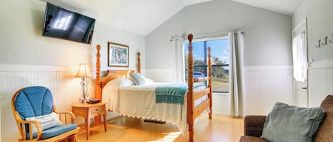 Fredericksburg Vacation Rental | Studio | 1BA | 528 Sq Ft | Stairs Required