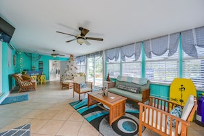 Living Space | Free WiFi | Central A/C + Heating