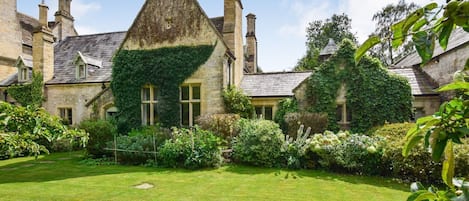 Bellhouse, the south-west wing of Woodchester Park House, Bolthole Retreat