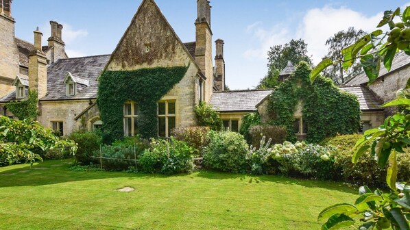 Bellhouse, the south-west wing of Woodchester Park House, Bolthole Retreat