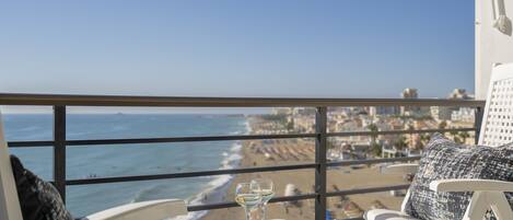 Vistas desde el balcón . Playa de la Carihuela