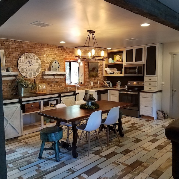 Open Kitchen to family room