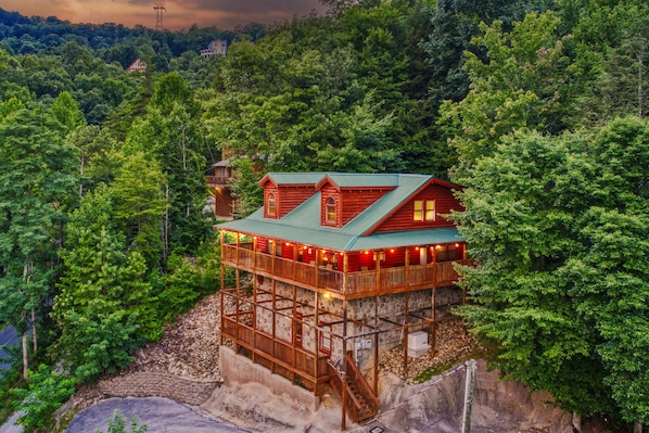 Nestled in the forest but only 5 min drive from downtown Gatlinburg