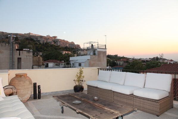Roof top terrace with Acropolis view