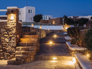 Stairs to the pool
\