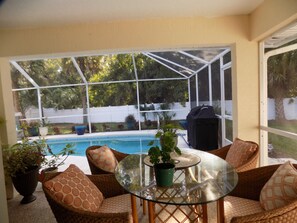 Outdoor Dining & Gas Grill