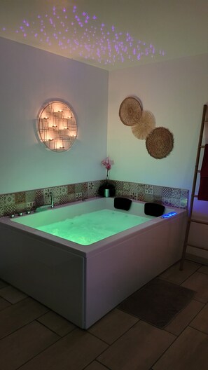 Baignoire balnéothérapie 2 personnes. 