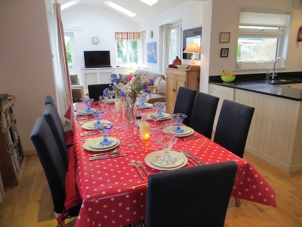 Open plan kitchen/dining/living room