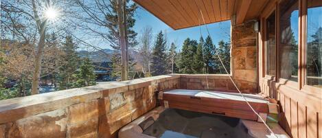 Private Hot Tub on Private Deck!