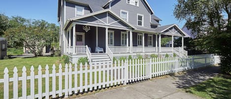 This historic duplex was built in1905 to house officers at Fort Stevens.