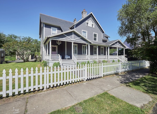 This historic duplex was built in1905 to house officers at Fort Stevens.