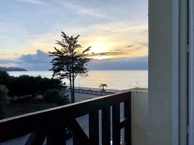 Helles Apartment mit Meerblick und direktem Zugang zum Strand