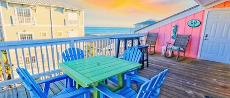 Welcome to Horizon 360 with great ocean views on our large updated deck. 