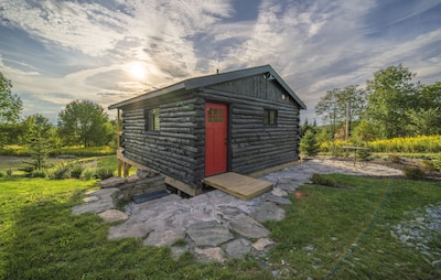 Luxury Cabin for 4  with BBQ Pavilion 