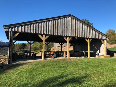 Luxury Cabin for 4  with BBQ Pavilion 