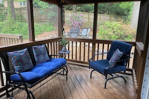 Screened-In Porch