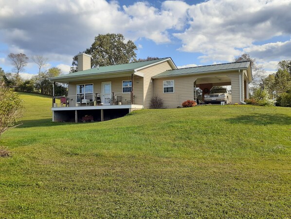 Gobbler Hill Cottage at Rocky Run Sustainable Farm