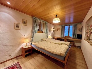 overview of bedroom 2
