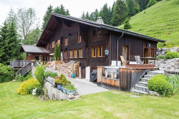 Amazing chalet waiting for you to start your vacation!