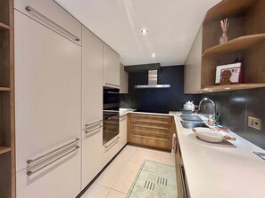 the cozy kitchen 