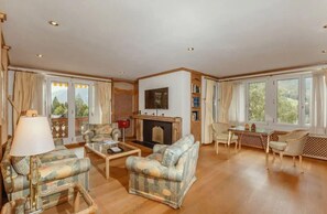 overview of the living room 