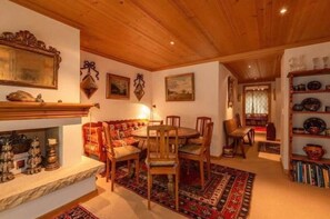 Dinning room table 