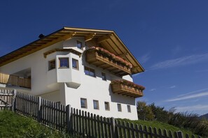 Urlaub auf dem Zeppenhof -  umgeben von  saftigen Wiesen und Wäldern.!!