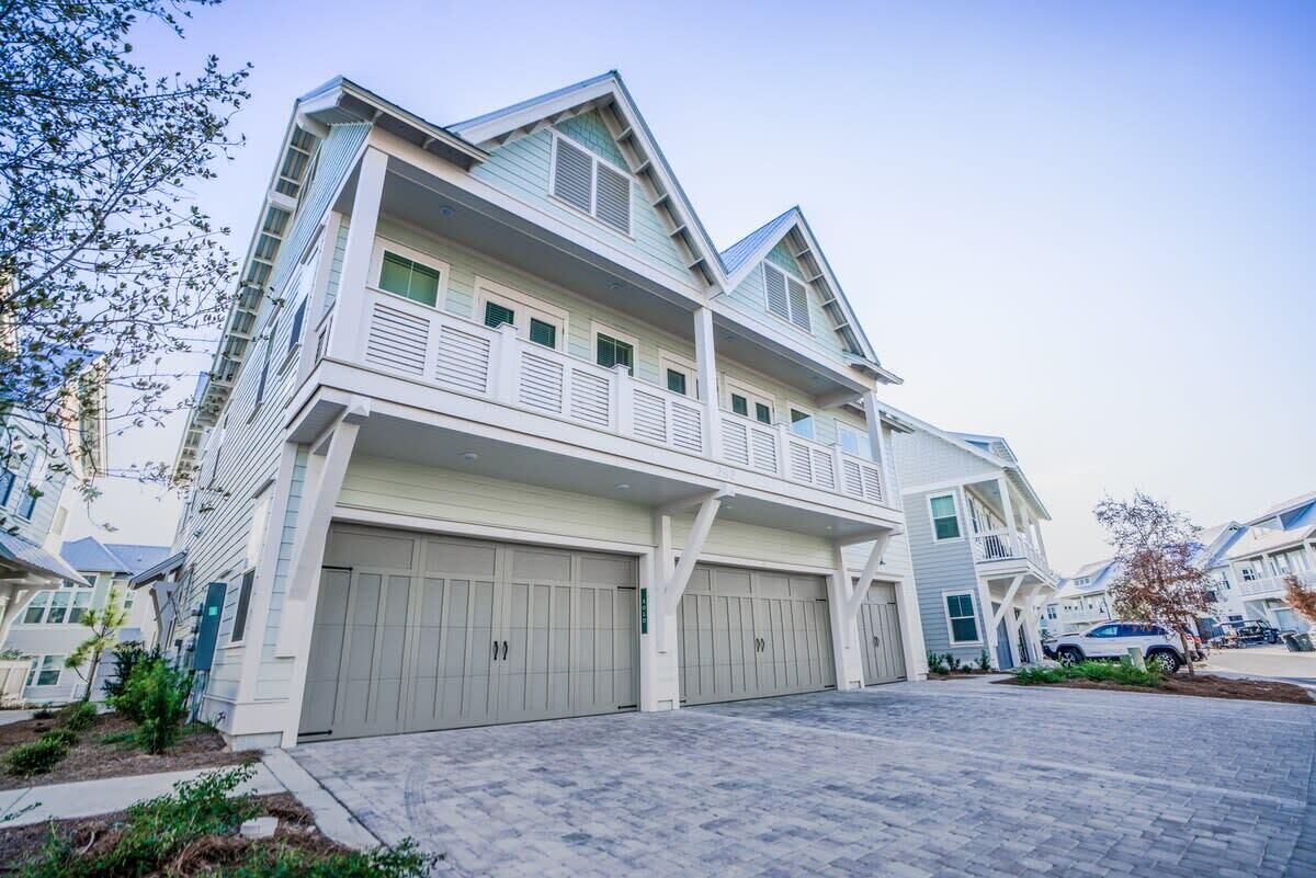 3BR Family Getaway, Bike to Beach, Steps to Pool! ~ Crazy 3BR Family Getaway, Bike to Beach, Steps to Pool! ~ Crazy