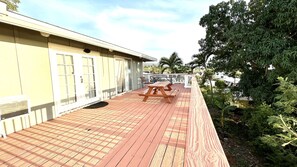 Huge Lanai in front of the apartment with outdoor table
