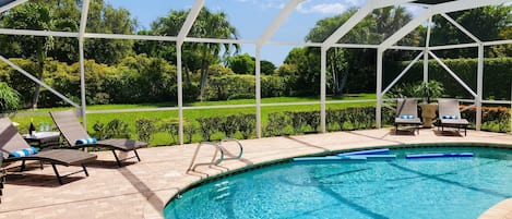 Big Private Backyard with Pool and Lanai all New Patio Furniture! 