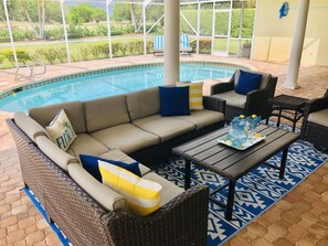 Private Outdoor Living Room overlooks Pool w/ TV 