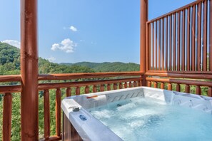 Bañera de hidromasaje al aire libre