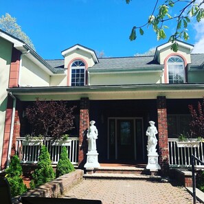 FRONT PORCH 