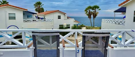 Balcony with ocean view and amazing sunsets!
