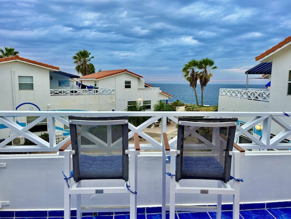 Balcony with ocean view and amazing sunsets!
