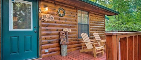 Broken Bow Vacation Rental | 2BR | 1BA | 800 Sq Ft | Steps to Enter