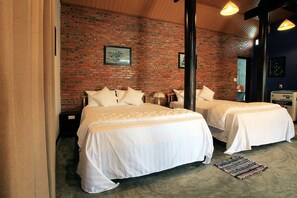 Cozy &amp; Cute Wooden House bedroom