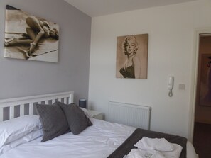 Bedroom 2 Mia's Place 03