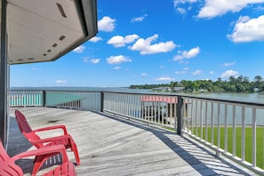 A breathtaking view of Lake Livingston
