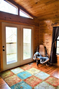 Whispering Creek Your Perfectly Located Smoky Mountain Getaway!