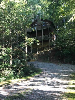 Whispering Creek Private Driveway with Parking for 2-3 vehicles