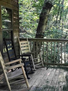 Whispering Creek Your Perfectly Located Smoky Mountain Getaway!