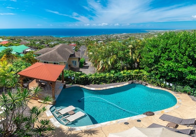 Truly stunning view of Kona coast & private oasis swimming pool